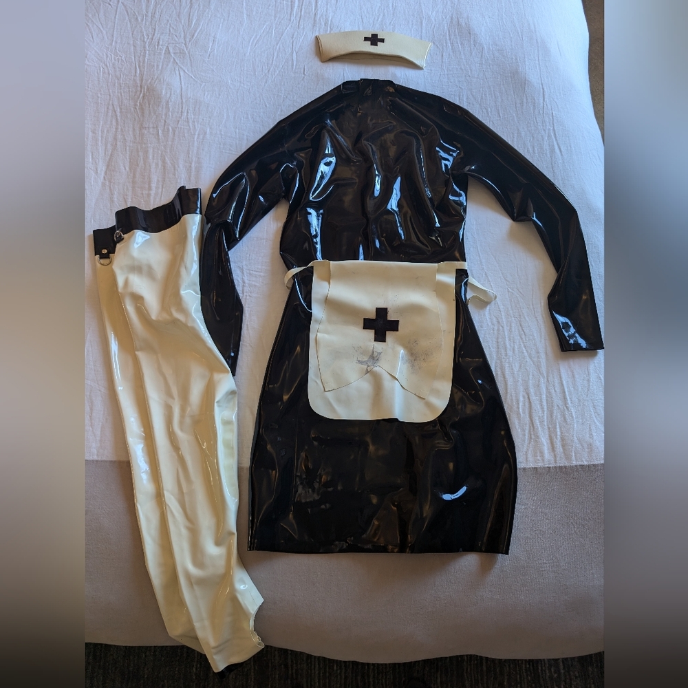 HOT 🔥🥵 Latex Nurse Outfit Perfect for Halloween!